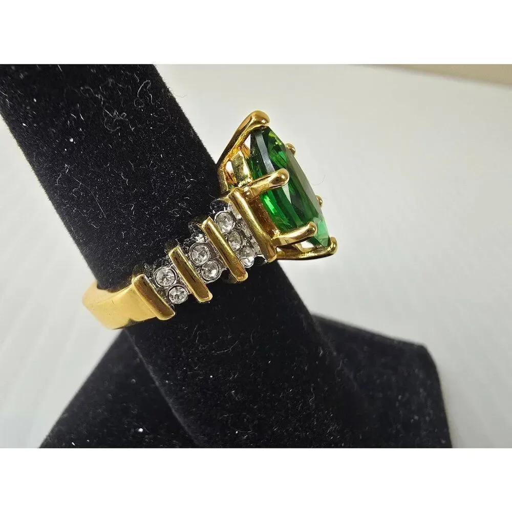 Ring Marquise cut Emerald colored stone Sz 7 3/4